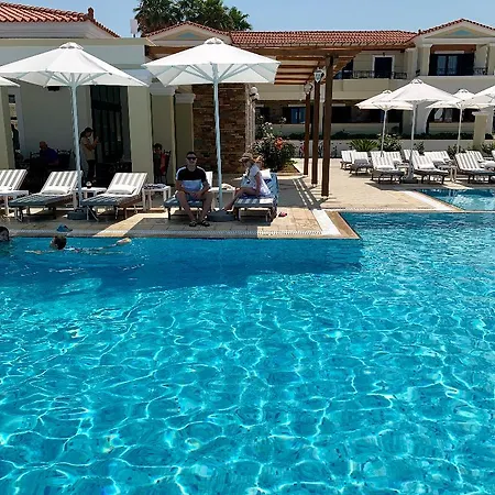 Messina Aparthotel Kyparissia