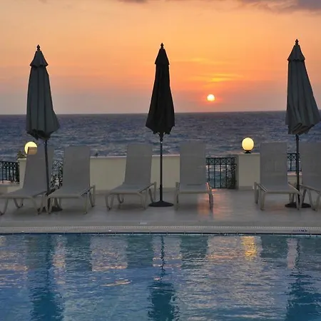 Ξενοδοχείο με διαμερίσματα Messina 4*